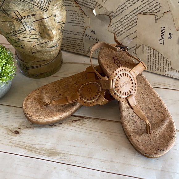 Ugg - Picture 2 of 3